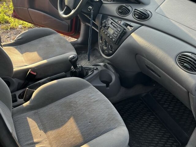 Червоний Форд Фокус, об'ємом двигуна 1.6 л та пробігом 375 тис. км за 2100 $, фото 2 на Automoto.ua