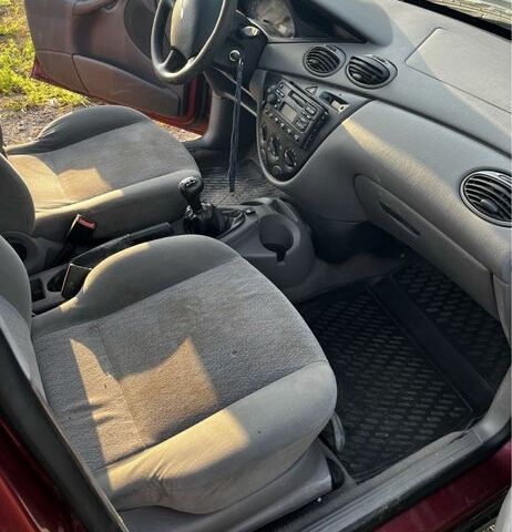 Красный Форд Фокус, объемом двигателя 1.6 л и пробегом 2 тыс. км за 2000 $, фото 4 на Automoto.ua