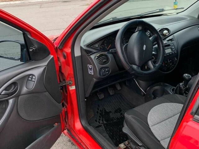 Червоний Форд Фокус, об'ємом двигуна 1.6 л та пробігом 310 тис. км за 700 $, фото 5 на Automoto.ua