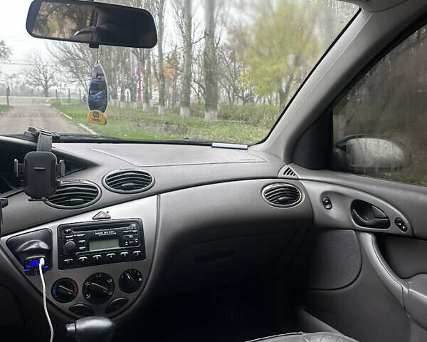 Красный Форд Фокус, объемом двигателя 2 л и пробегом 193 тыс. км за 2500 $, фото 6 на Automoto.ua