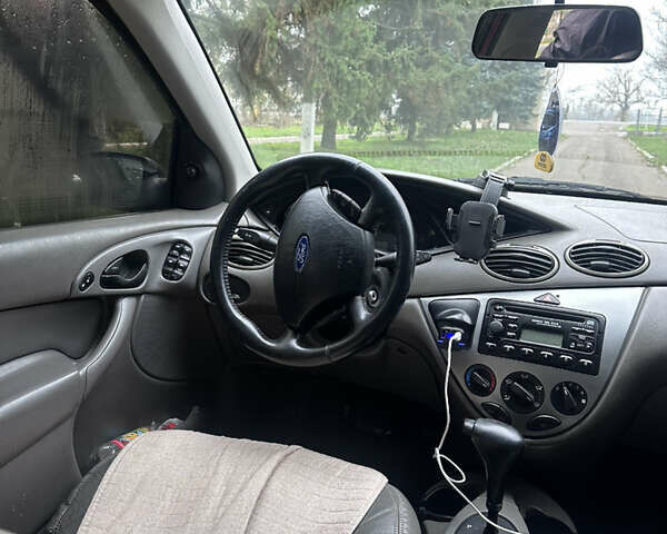 Красный Форд Фокус, объемом двигателя 2 л и пробегом 193 тыс. км за 2500 $, фото 5 на Automoto.ua