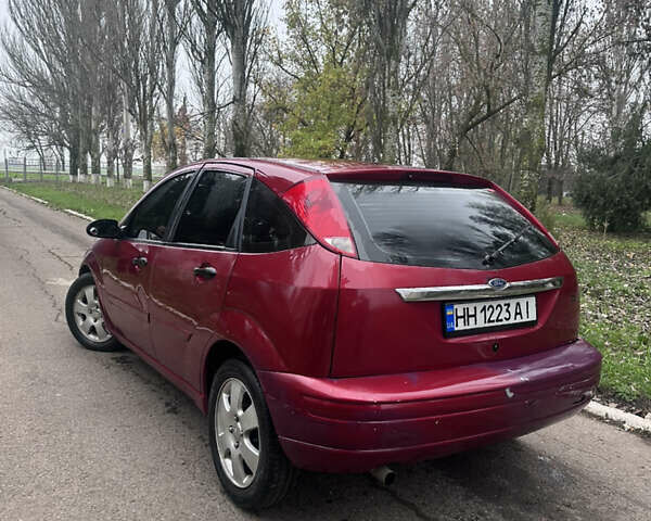 Красный Форд Фокус, объемом двигателя 2 л и пробегом 193 тыс. км за 2500 $, фото 2 на Automoto.ua