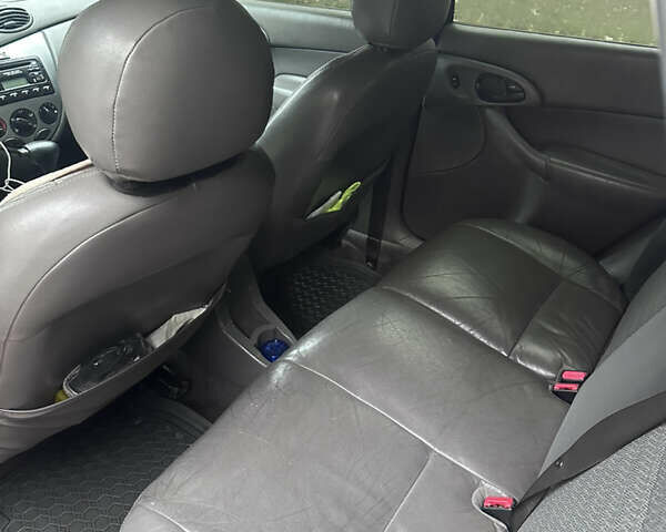 Красный Форд Фокус, объемом двигателя 2 л и пробегом 193 тыс. км за 2500 $, фото 4 на Automoto.ua