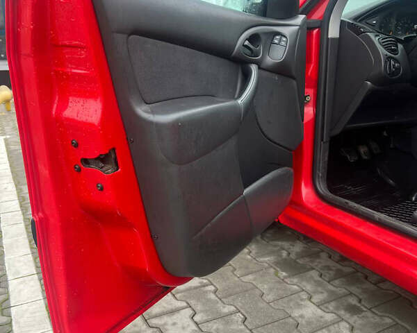 Червоний Форд Фокус, об'ємом двигуна 1.6 л та пробігом 167 тис. км за 2400 $, фото 15 на Automoto.ua