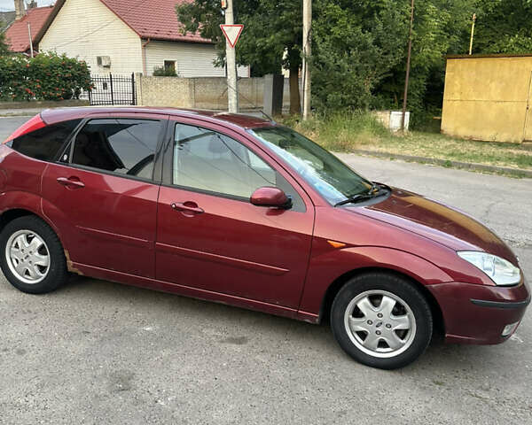 Красный Форд Фокус, объемом двигателя 1.6 л и пробегом 170 тыс. км за 3400 $, фото 3 на Automoto.ua