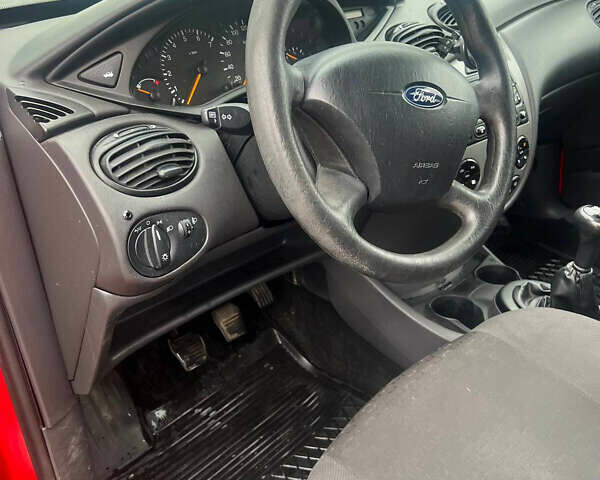 Червоний Форд Фокус, об'ємом двигуна 1.6 л та пробігом 167 тис. км за 2400 $, фото 10 на Automoto.ua