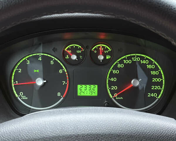 Червоний Форд Фокус, об'ємом двигуна 1.6 л та пробігом 242 тис. км за 4900 $, фото 21 на Automoto.ua