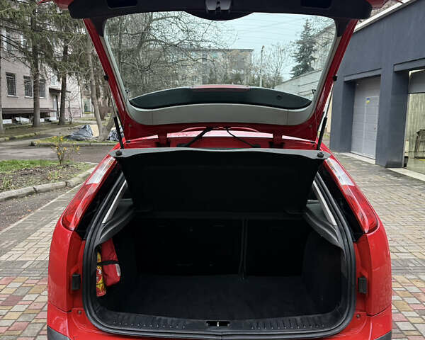 Червоний Форд Фокус, об'ємом двигуна 1.6 л та пробігом 242 тис. км за 4900 $, фото 4 на Automoto.ua