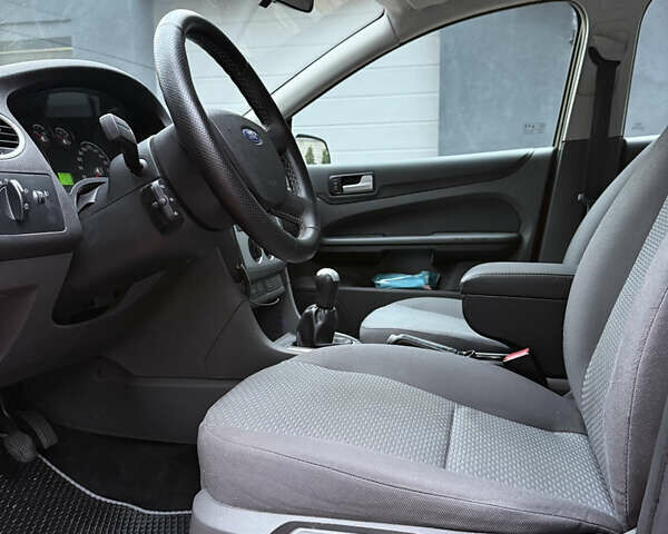 Червоний Форд Фокус, об'ємом двигуна 1.6 л та пробігом 242 тис. км за 4900 $, фото 9 на Automoto.ua