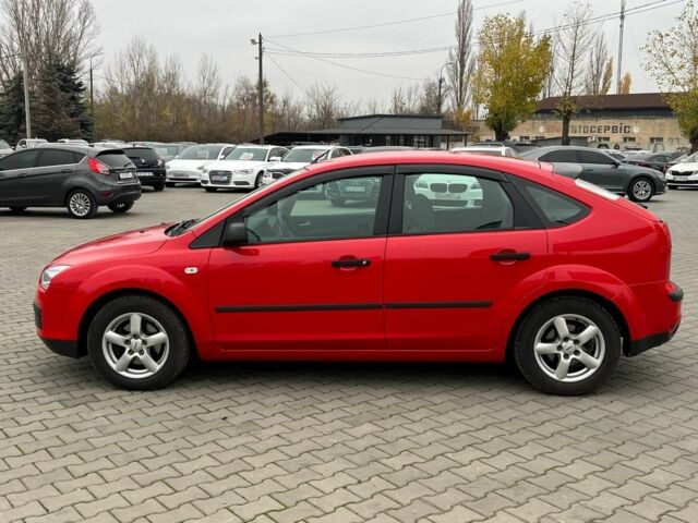 Красный Форд Фокус, объемом двигателя 1.6 л и пробегом 239 тыс. км за 4700 $, фото 3 на Automoto.ua