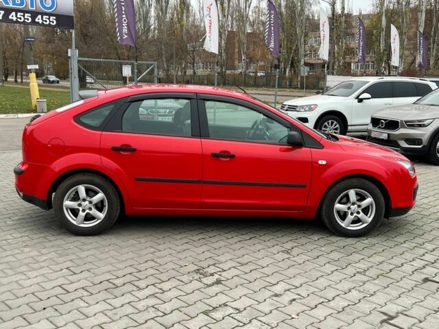 Красный Форд Фокус, объемом двигателя 1.6 л и пробегом 239 тыс. км за 4700 $, фото 7 на Automoto.ua