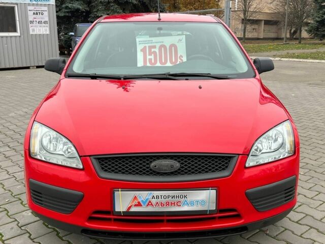 Красный Форд Фокус, объемом двигателя 1.6 л и пробегом 239 тыс. км за 4700 $, фото 1 на Automoto.ua