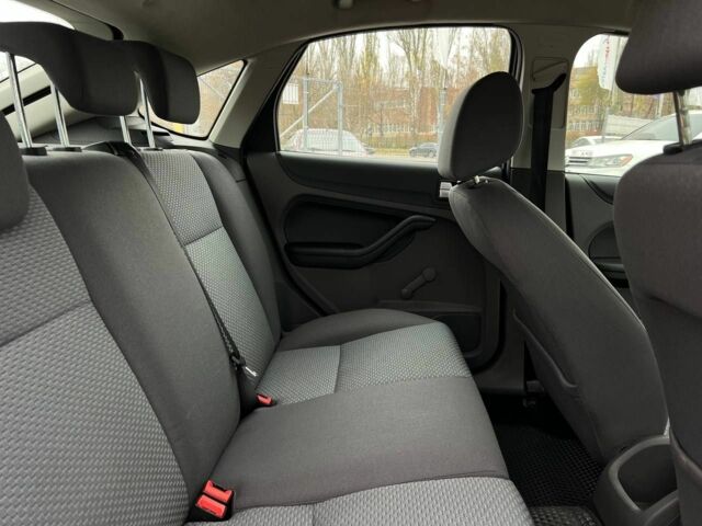 Красный Форд Фокус, объемом двигателя 1.6 л и пробегом 239 тыс. км за 4700 $, фото 19 на Automoto.ua