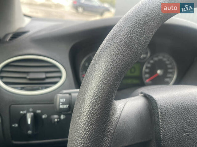 Червоний Форд Фокус, об'ємом двигуна 1.6 л та пробігом 209 тис. км за 5500 $, фото 30 на Automoto.ua