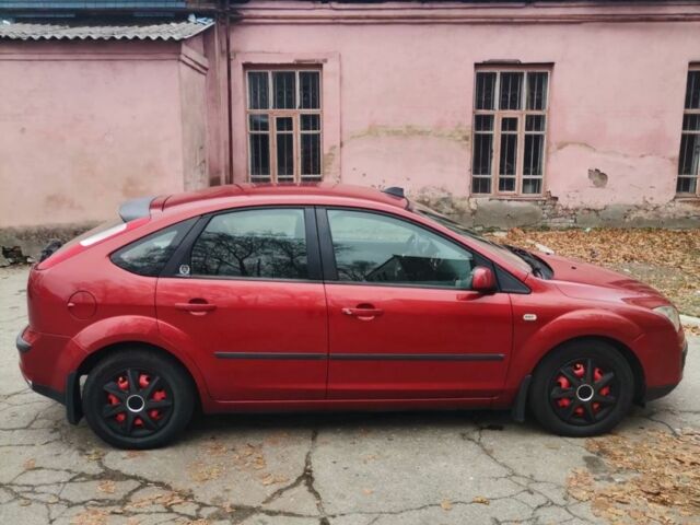 Красный Форд Фокус, объемом двигателя 1.6 л и пробегом 173 тыс. км за 4650 $, фото 7 на Automoto.ua