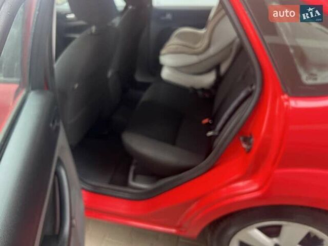 Красный Форд Фокус, объемом двигателя 1.6 л и пробегом 305 тыс. км за 4200 $, фото 19 на Automoto.ua