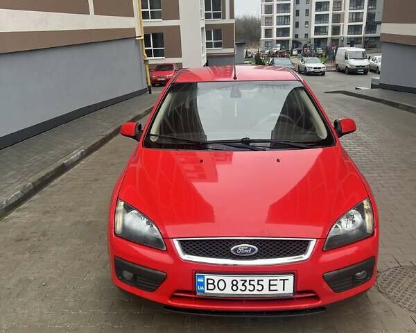 Красный Форд Фокус, объемом двигателя 1.6 л и пробегом 305 тыс. км за 4200 $, фото 4 на Automoto.ua