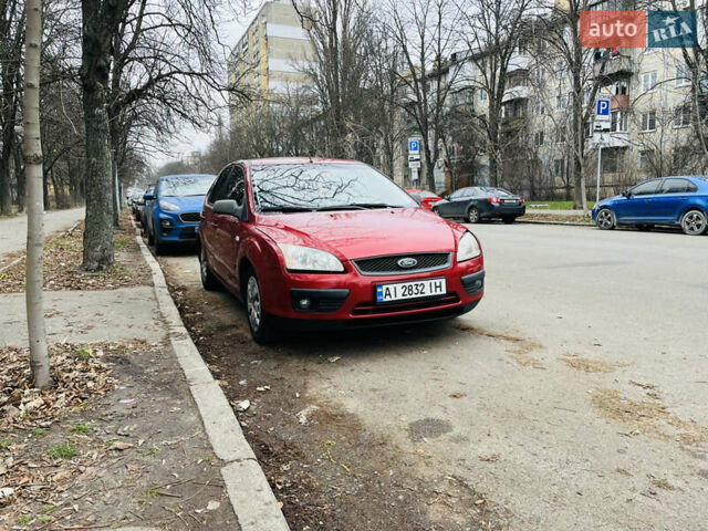 Красный Форд Фокус, объемом двигателя 1.6 л и пробегом 227 тыс. км за 5200 $, фото 4 на Automoto.ua