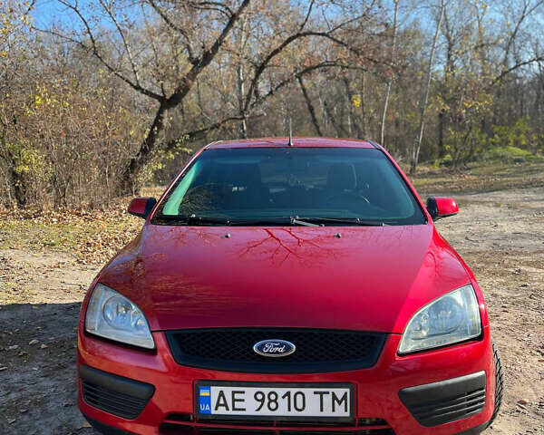 Червоний Форд Фокус, об'ємом двигуна 1.6 л та пробігом 205 тис. км за 5500 $, фото 2 на Automoto.ua