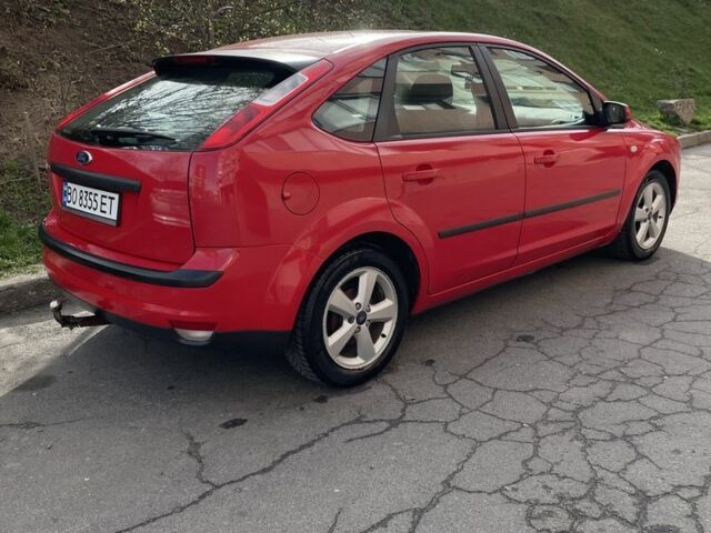 Красный Форд Фокус, объемом двигателя 1.6 л и пробегом 301 тыс. км за 4000 $, фото 2 на Automoto.ua
