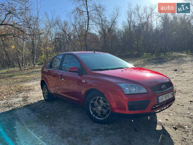 Червоний Форд Фокус, об'ємом двигуна 1.6 л та пробігом 205 тис. км за 5500 $, фото 6 на Automoto.ua