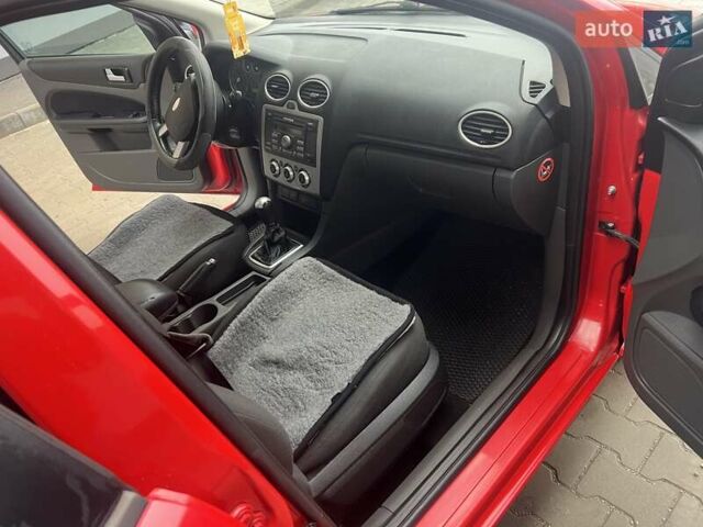 Красный Форд Фокус, объемом двигателя 1.6 л и пробегом 305 тыс. км за 4200 $, фото 11 на Automoto.ua