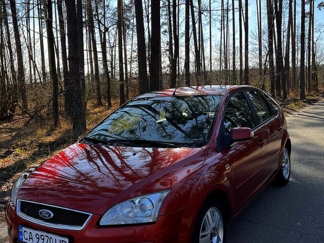 Красный Форд Фокус, объемом двигателя 1.8 л и пробегом 252 тыс. км за 6500 $, фото 1 на Automoto.ua