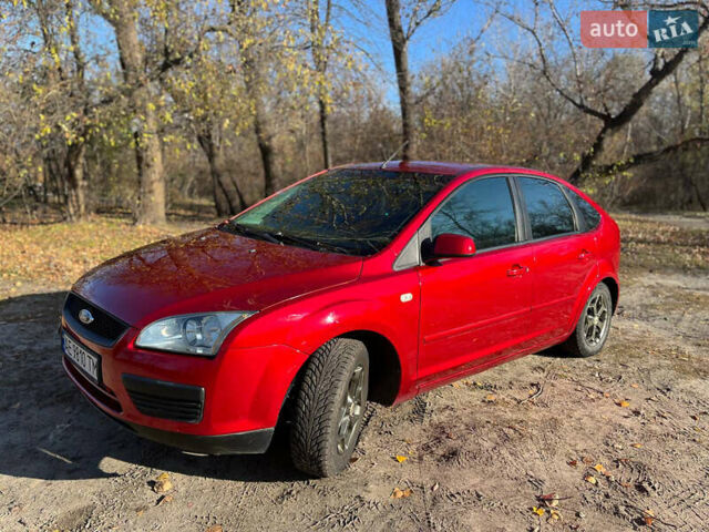 Червоний Форд Фокус, об'ємом двигуна 1.6 л та пробігом 205 тис. км за 5500 $, фото 5 на Automoto.ua