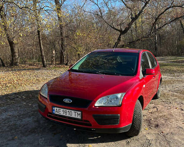 Червоний Форд Фокус, об'ємом двигуна 1.6 л та пробігом 205 тис. км за 5500 $, фото 3 на Automoto.ua
