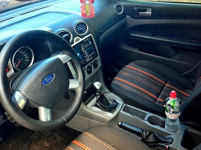 Красный Форд Фокус, объемом двигателя 1.6 л и пробегом 170 тыс. км за 5000 $, фото 9 на Automoto.ua