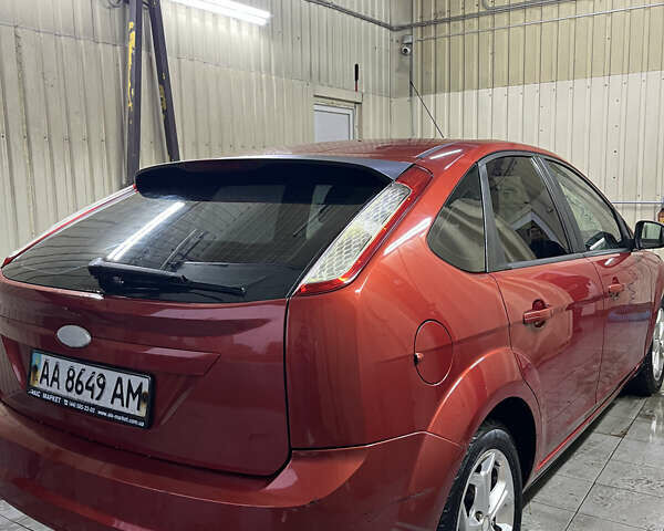 Красный Форд Фокус, объемом двигателя 1.6 л и пробегом 225 тыс. км за 6700 $, фото 1 на Automoto.ua