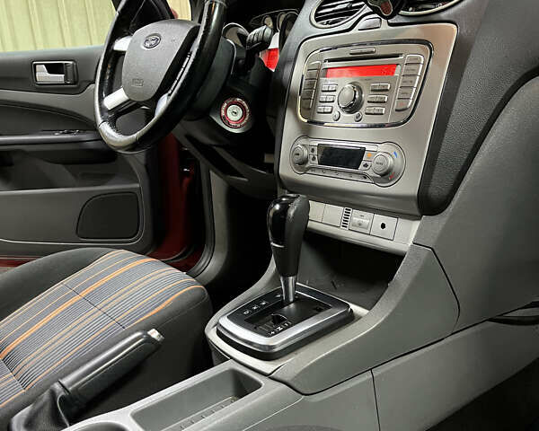Красный Форд Фокус, объемом двигателя 1.6 л и пробегом 225 тыс. км за 6700 $, фото 7 на Automoto.ua