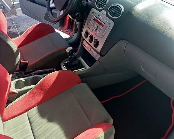 Красный Форд Фокус, объемом двигателя 1.6 л и пробегом 129 тыс. км за 7200 $, фото 39 на Automoto.ua
