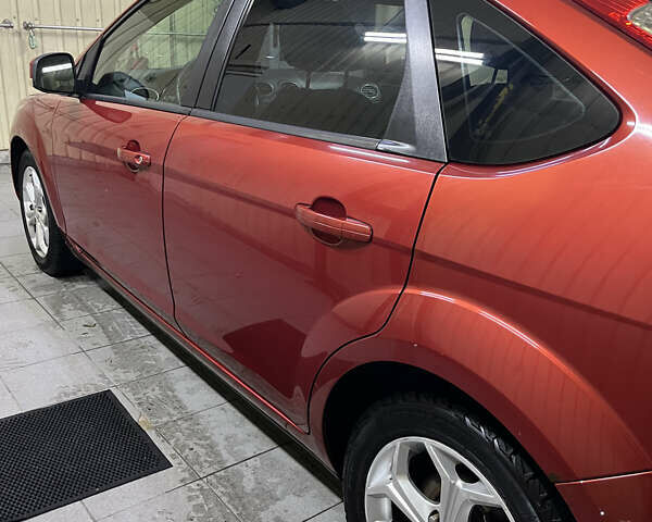 Красный Форд Фокус, объемом двигателя 1.6 л и пробегом 225 тыс. км за 6700 $, фото 5 на Automoto.ua
