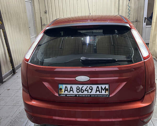 Красный Форд Фокус, объемом двигателя 1.6 л и пробегом 225 тыс. км за 6700 $, фото 3 на Automoto.ua