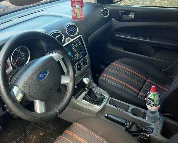 Красный Форд Фокус, объемом двигателя 1.6 л и пробегом 170 тыс. км за 4700 $, фото 11 на Automoto.ua