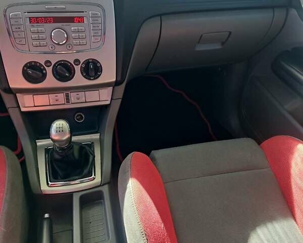 Красный Форд Фокус, объемом двигателя 1.6 л и пробегом 129 тыс. км за 7200 $, фото 44 на Automoto.ua