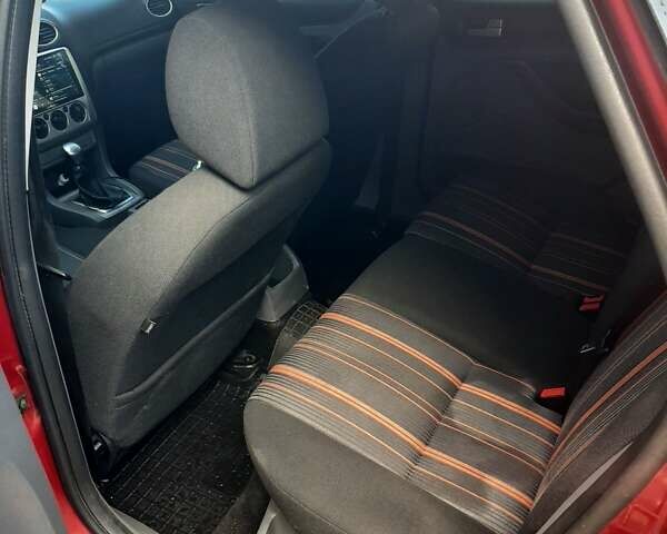 Красный Форд Фокус, объемом двигателя 1.6 л и пробегом 170 тыс. км за 4700 $, фото 4 на Automoto.ua