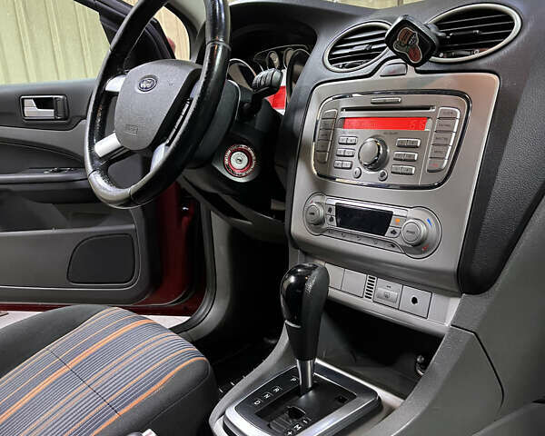 Красный Форд Фокус, объемом двигателя 1.6 л и пробегом 225 тыс. км за 6700 $, фото 6 на Automoto.ua