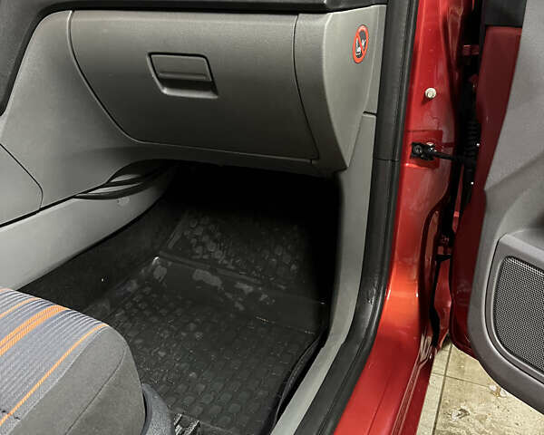 Красный Форд Фокус, объемом двигателя 1.6 л и пробегом 225 тыс. км за 6700 $, фото 9 на Automoto.ua