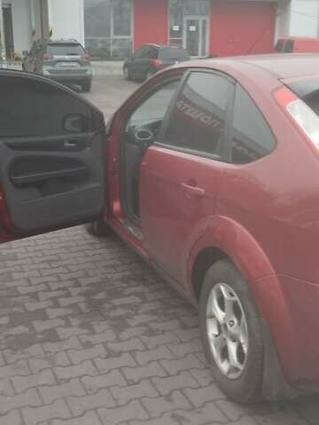 Красный Форд Фокус, объемом двигателя 1.6 л и пробегом 252 тыс. км за 5000 $, фото 2 на Automoto.ua