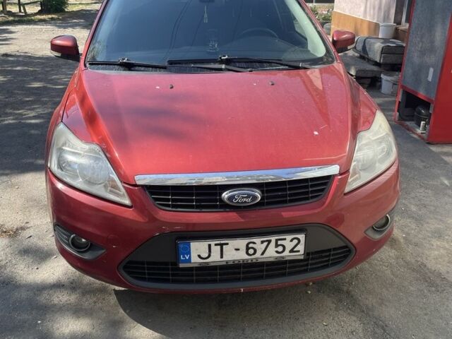Красный Форд Фокус, объемом двигателя 1.6 л и пробегом 337 тыс. км за 3200 $, фото 1 на Automoto.ua