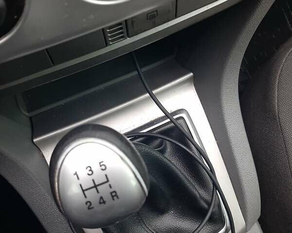 Красный Форд Фокус, объемом двигателя 1.6 л и пробегом 170 тыс. км за 4700 $, фото 13 на Automoto.ua