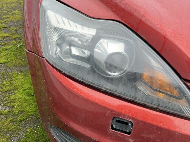 Красный Форд Фокус, объемом двигателя 2 л и пробегом 225 тыс. км за 3000 $, фото 2 на Automoto.ua