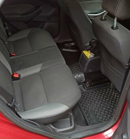 Красный Форд Фокус, объемом двигателя 1.6 л и пробегом 230 тыс. км за 6500 $, фото 7 на Automoto.ua