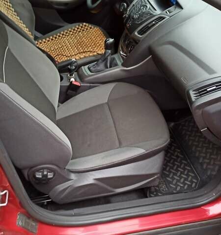 Красный Форд Фокус, объемом двигателя 1.6 л и пробегом 230 тыс. км за 6500 $, фото 11 на Automoto.ua