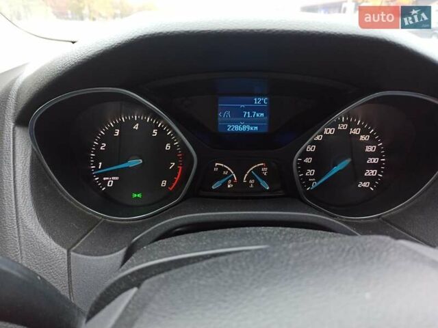 Красный Форд Фокус, объемом двигателя 1.6 л и пробегом 230 тыс. км за 6500 $, фото 2 на Automoto.ua