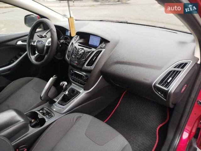 Красный Форд Фокус, объемом двигателя 1.6 л и пробегом 245 тыс. км за 6450 $, фото 38 на Automoto.ua