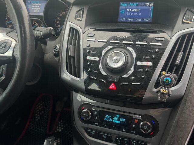 Червоний Форд Фокус, об'ємом двигуна 1.6 л та пробігом 231 тис. км за 6200 $, фото 13 на Automoto.ua