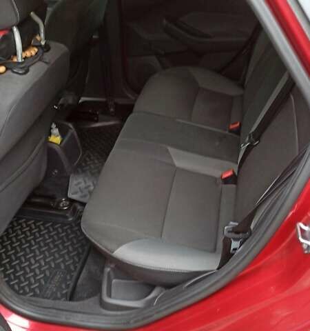 Красный Форд Фокус, объемом двигателя 1.6 л и пробегом 230 тыс. км за 6500 $, фото 4 на Automoto.ua